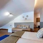 Localtraveling Chiado Trindade